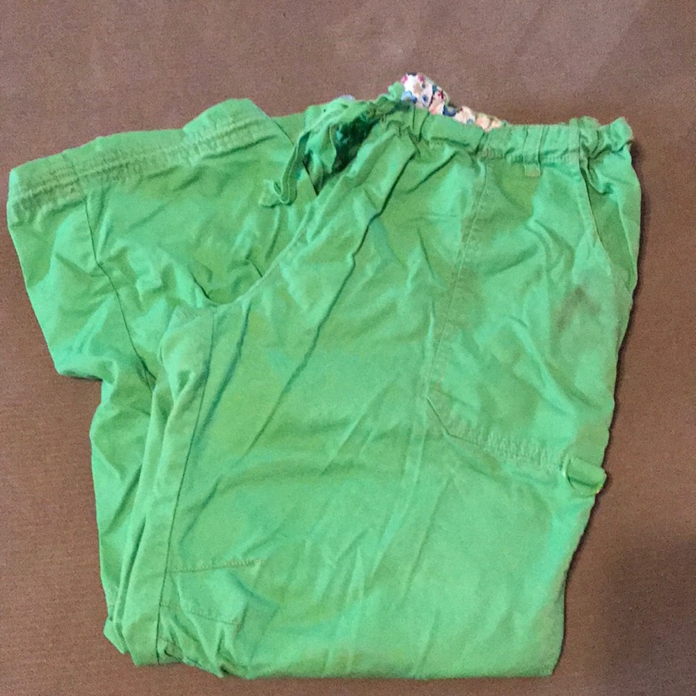Koi Lindsey style. Size Xl petite